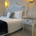 Hotel Chloe