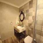 Chloe Hotel