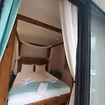Chloe 5*