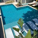 Szálloda Chloe 5*