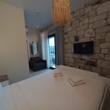 Chloe Hotel